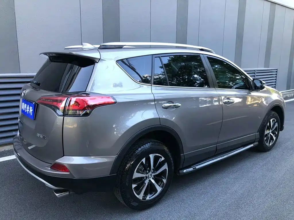 Toyota RAV4 — миниатюра 15