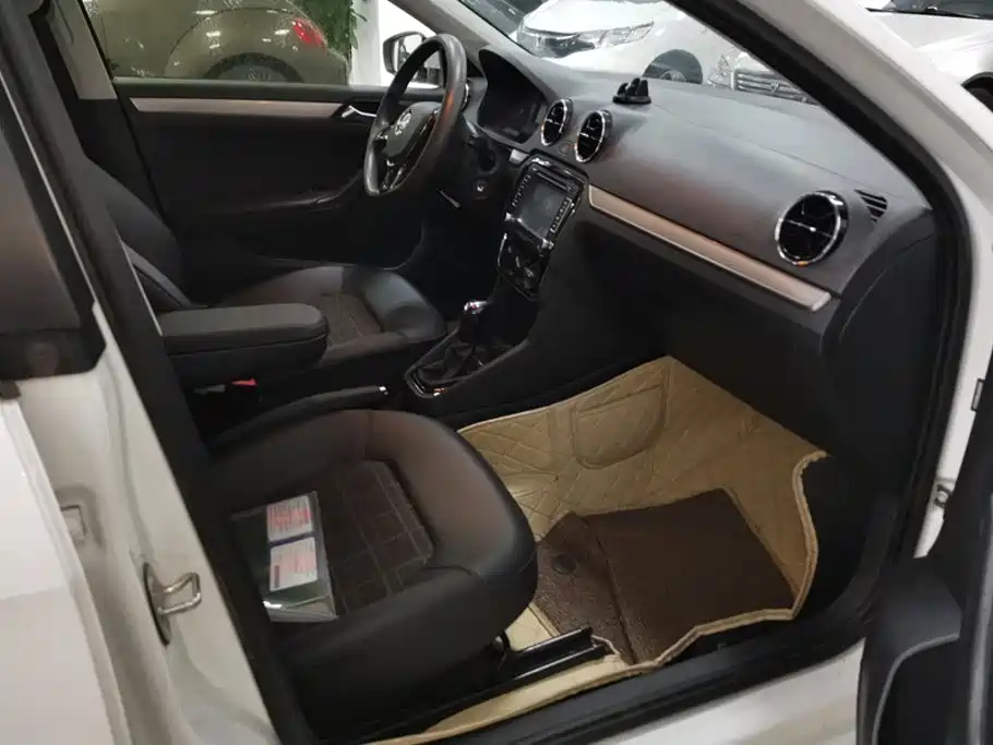 Volkswagen Jetta — миниатюра 8