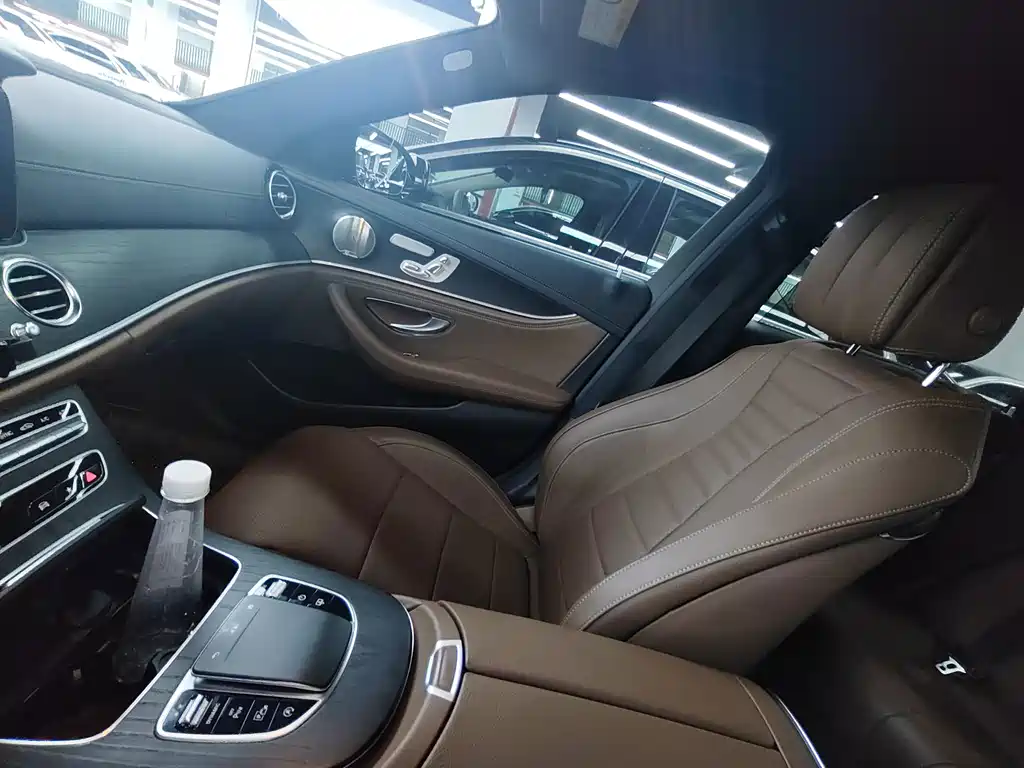 Mercedes-Benz E-Class — миниатюра 8
