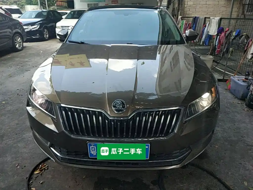 Skoda Superb — миниатюра 3