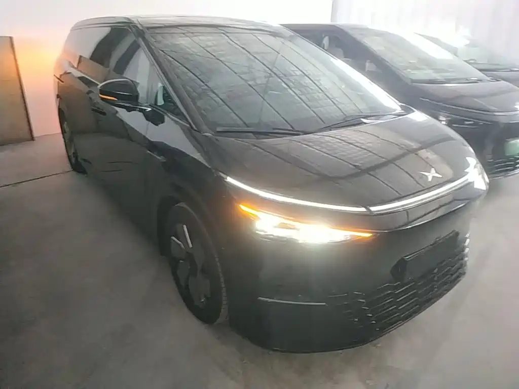 XPeng X9 — миниатюра 4