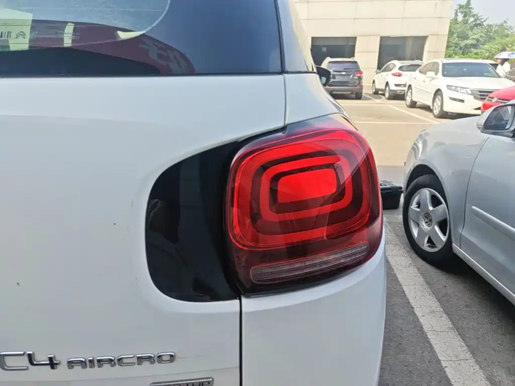 Citroen C4 Aircross — миниатюра 8