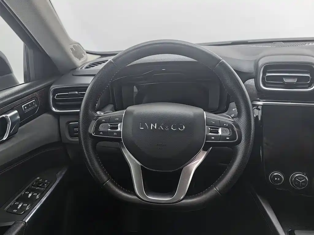 Lynk & Co 02 — миниатюра 11