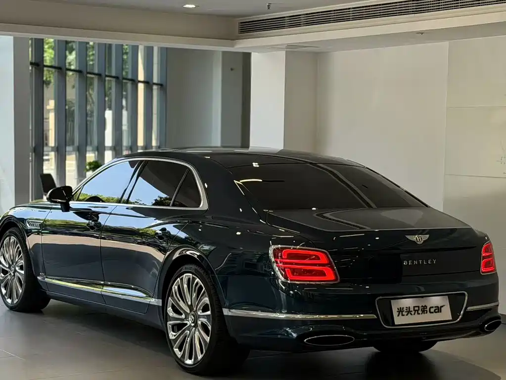 Bentley Flying Spur — миниатюра 2