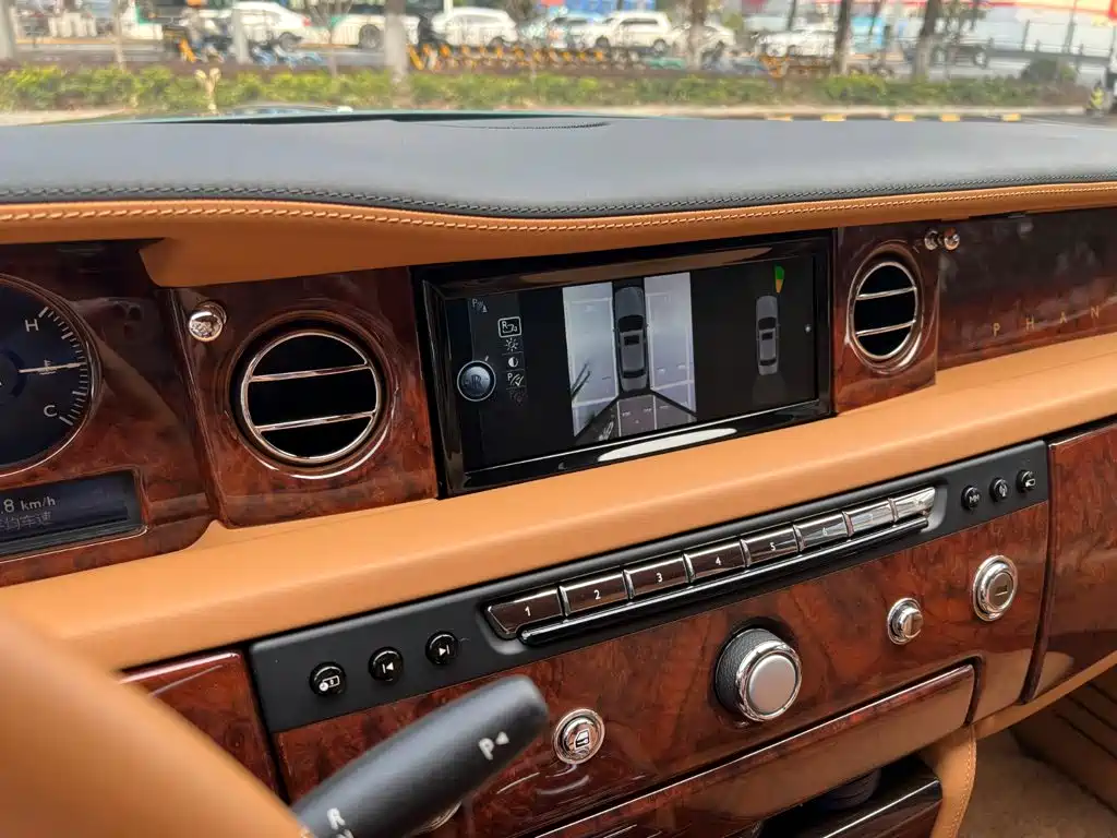 Rolls-Royce Phantom — миниатюра 28