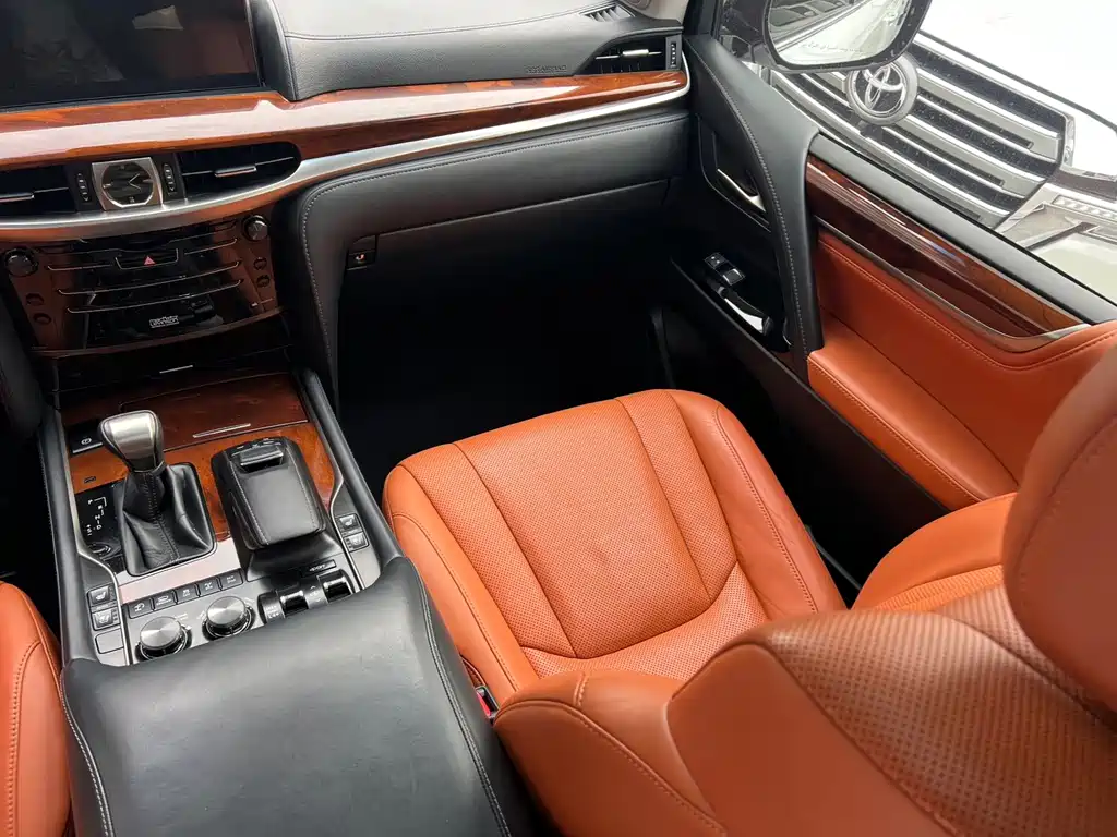 Lexus LX — миниатюра 13