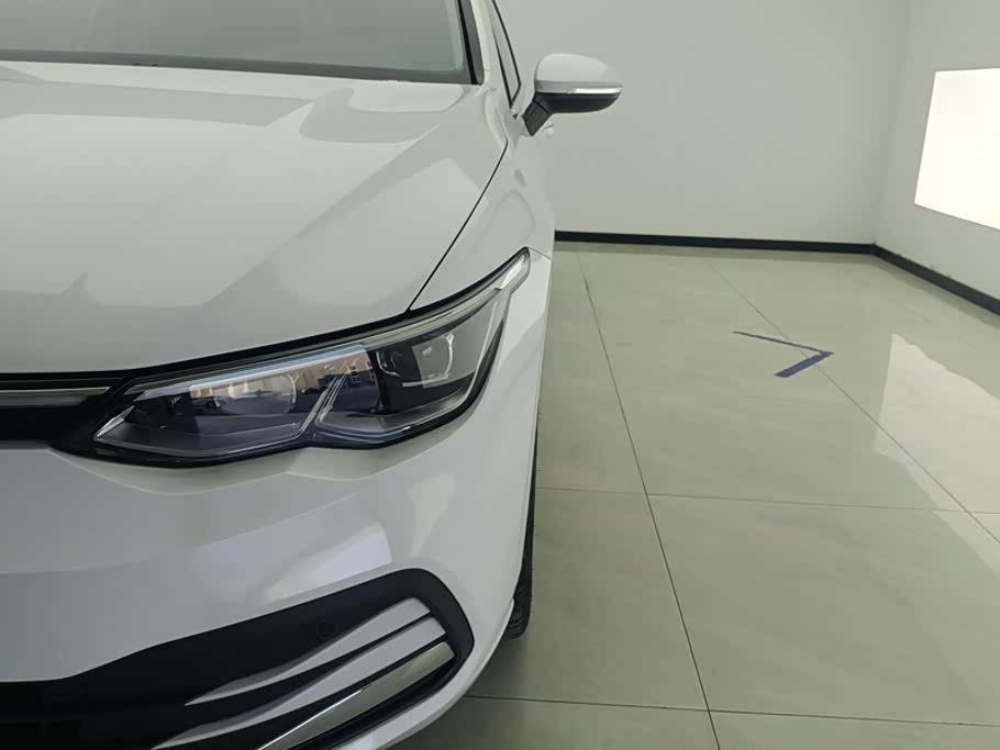 Volkswagen Golf 1.4 л 2024 г. Белый, пробег 17100 км