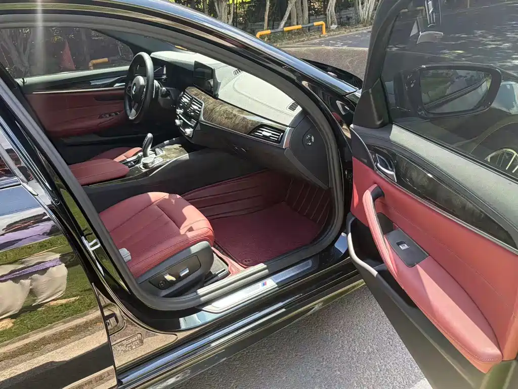 BMW 5 Series — миниатюра 9