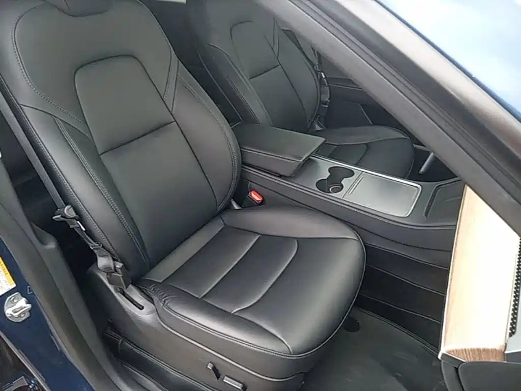 Tesla Model Y — миниатюра 25