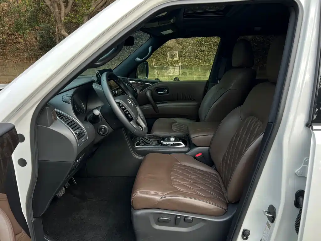 Nissan Patrol — миниатюра 8
