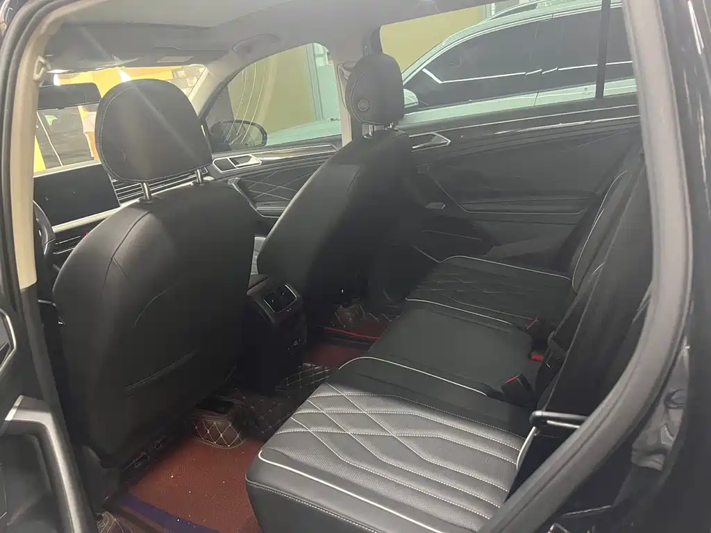 Volkswagen Tiguan L — миниатюра 10