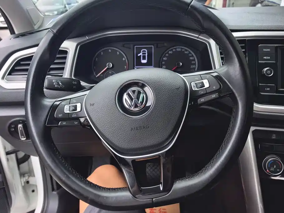 Volkswagen T-Roc — миниатюра 15