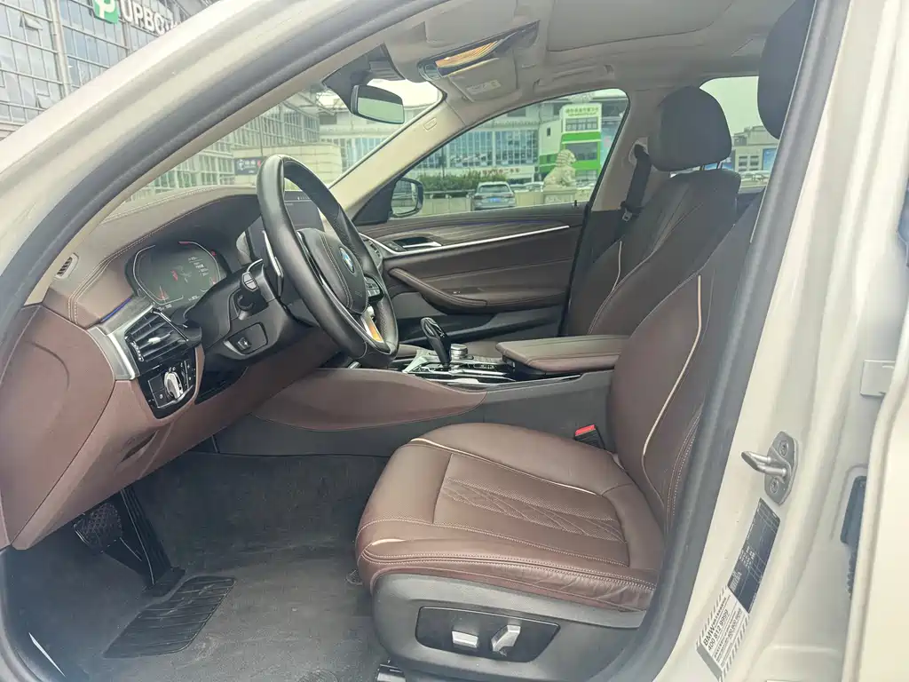 BMW 5 Series — миниатюра 8