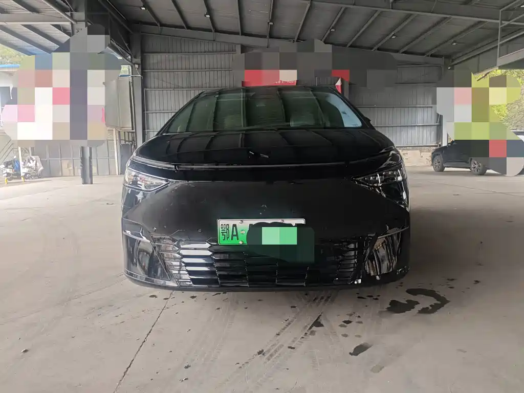 XPeng X9 — миниатюра 2