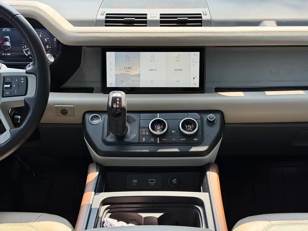 Land Rover Defender — миниатюра 9