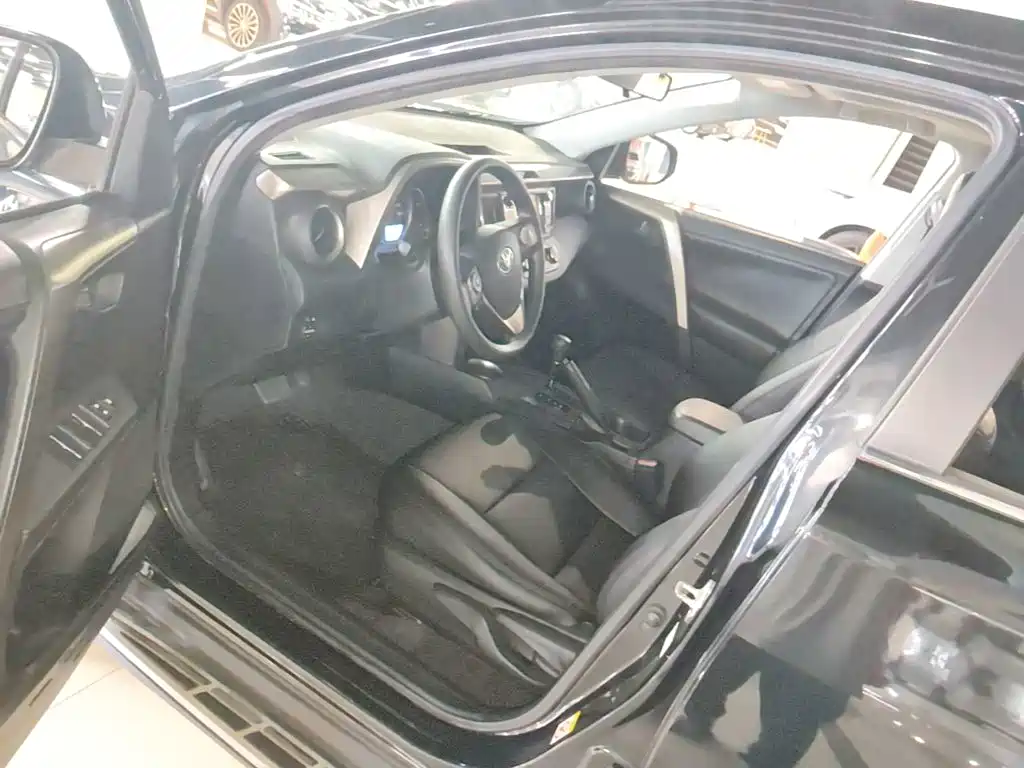 Toyota RAV4 — миниатюра 16