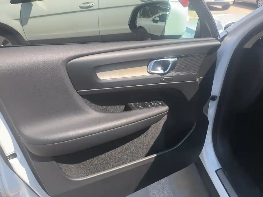 Volvo XC40 — миниатюра 7