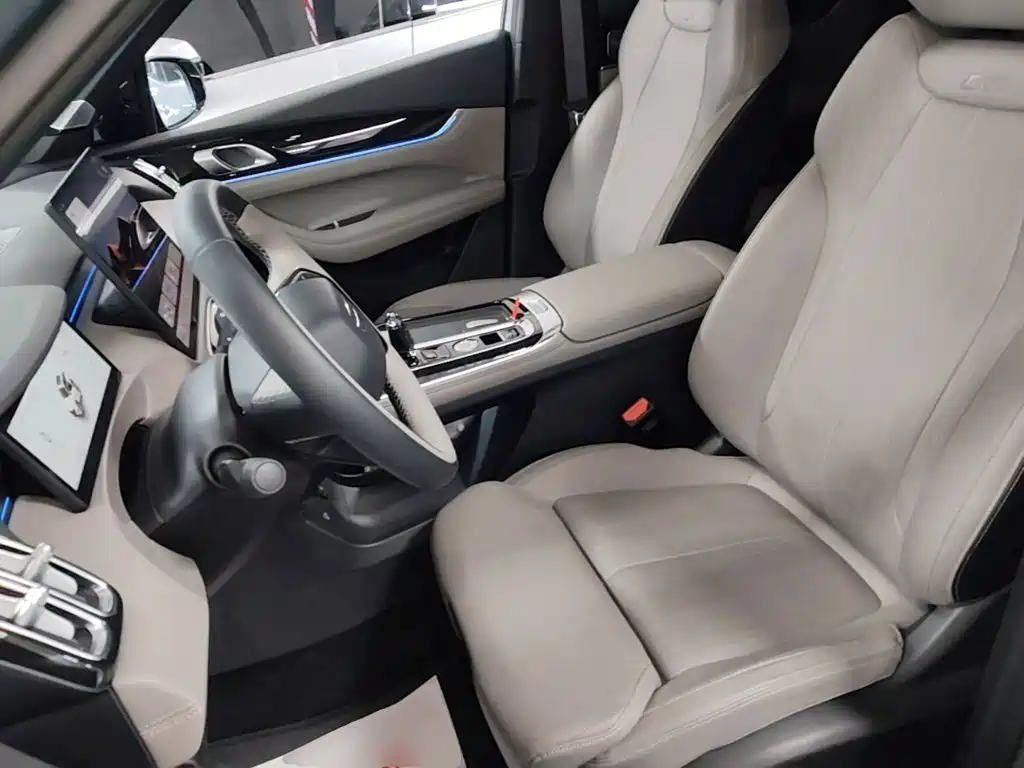 Geely Boyue L — миниатюра 15