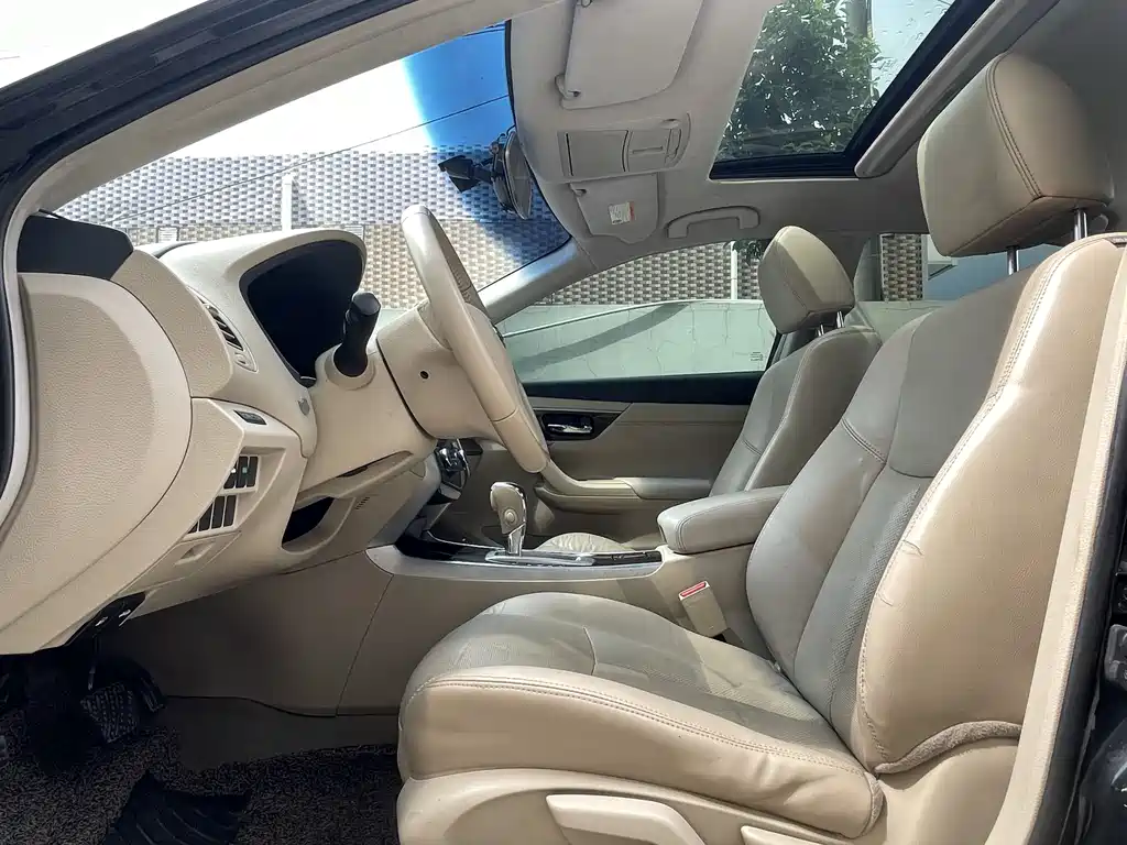 Nissan Altima 2015 2.0L XL Upper