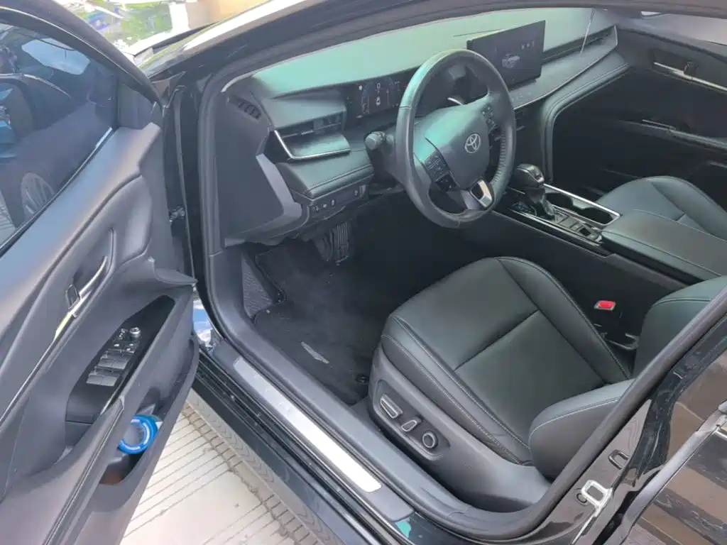 Toyota Camry — миниатюра 16
