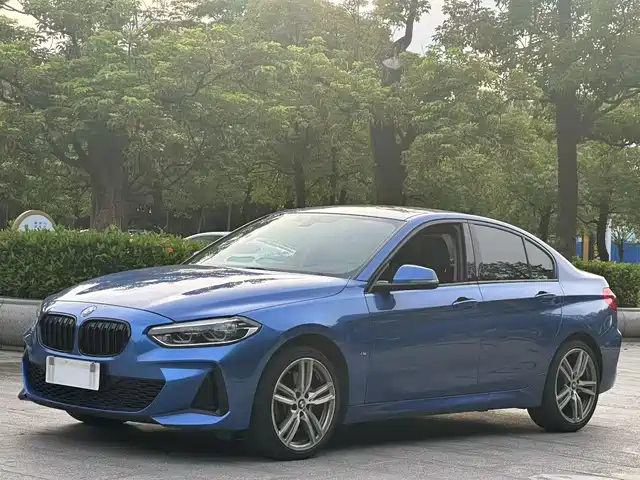 BMW  1 SERIES
