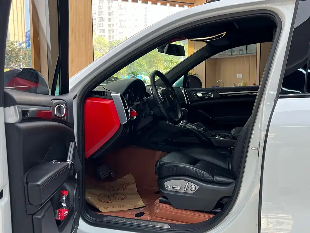 Porsche Cayenne — миниатюра 7