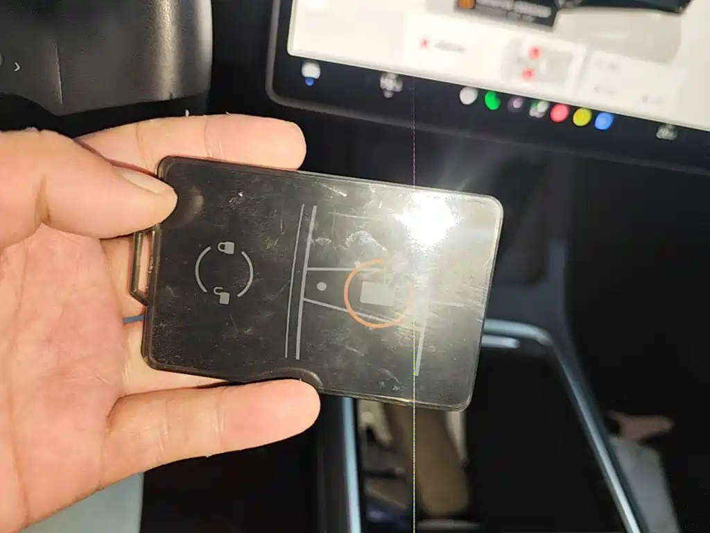 Tesla Model Y — миниатюра 9