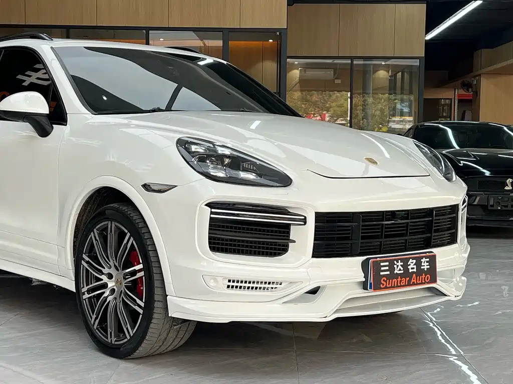 Porsche Cayenne — миниатюра 10