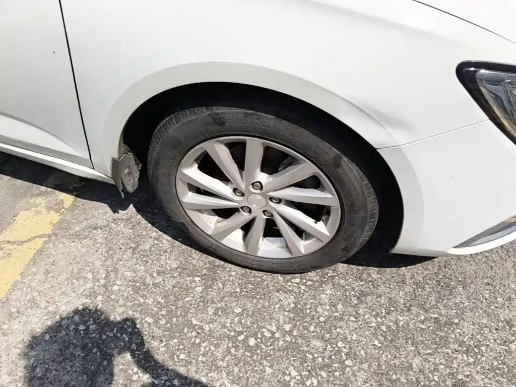 Buick Verano — миниатюра 12