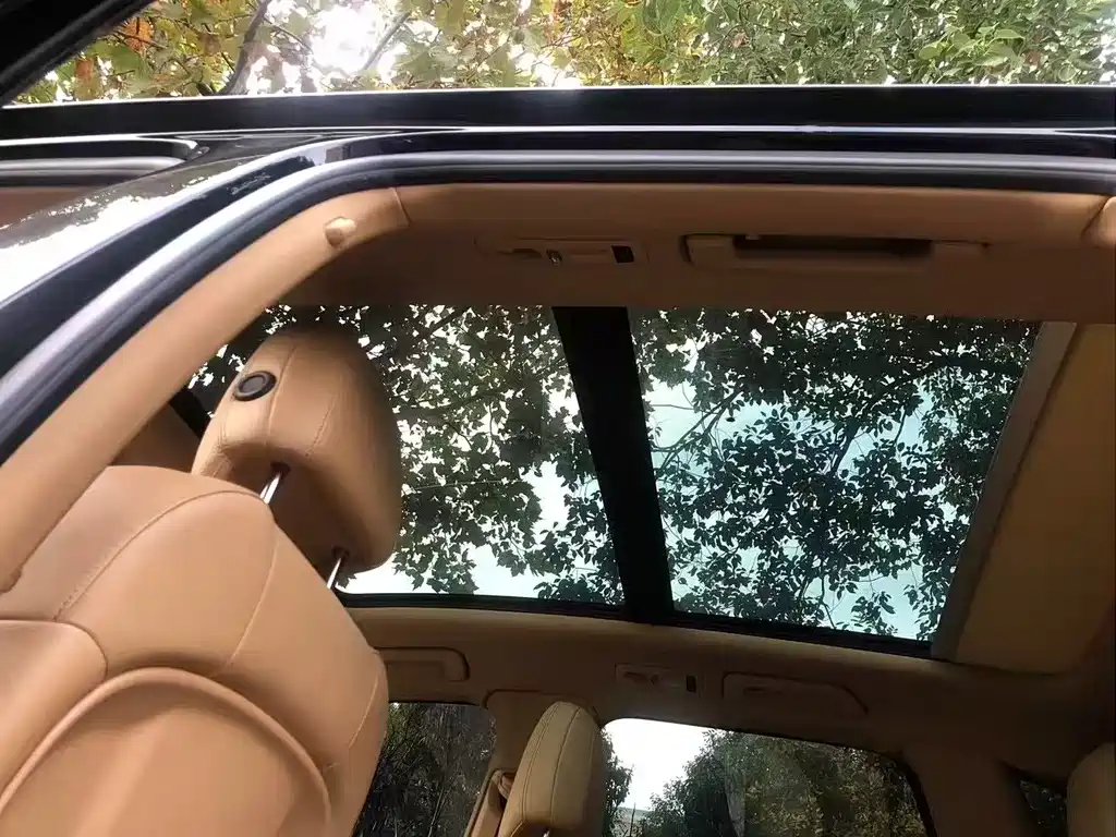 Porsche Cayenne — миниатюра 7