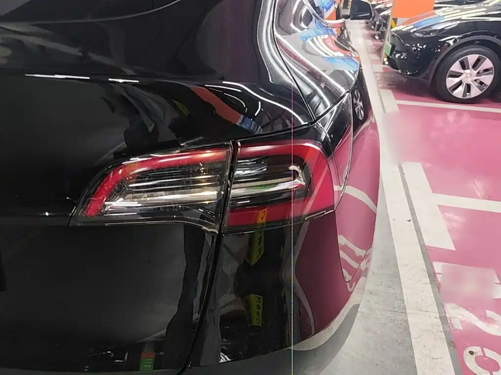 Tesla Model Y — миниатюра 8