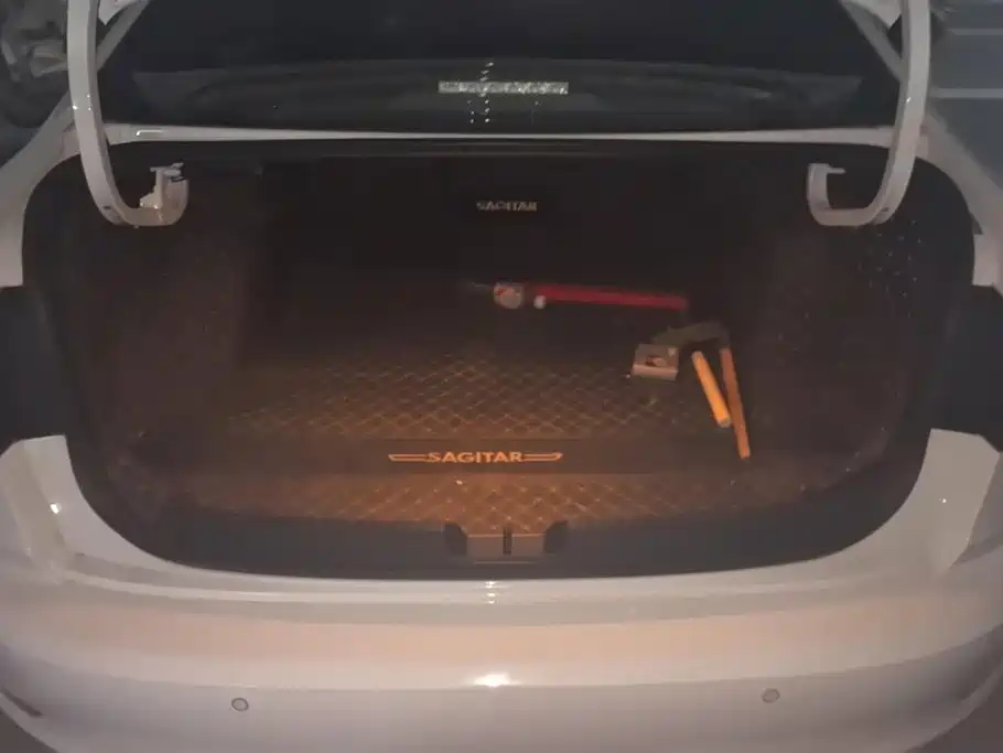 Volkswagen Sagitar — миниатюра 4