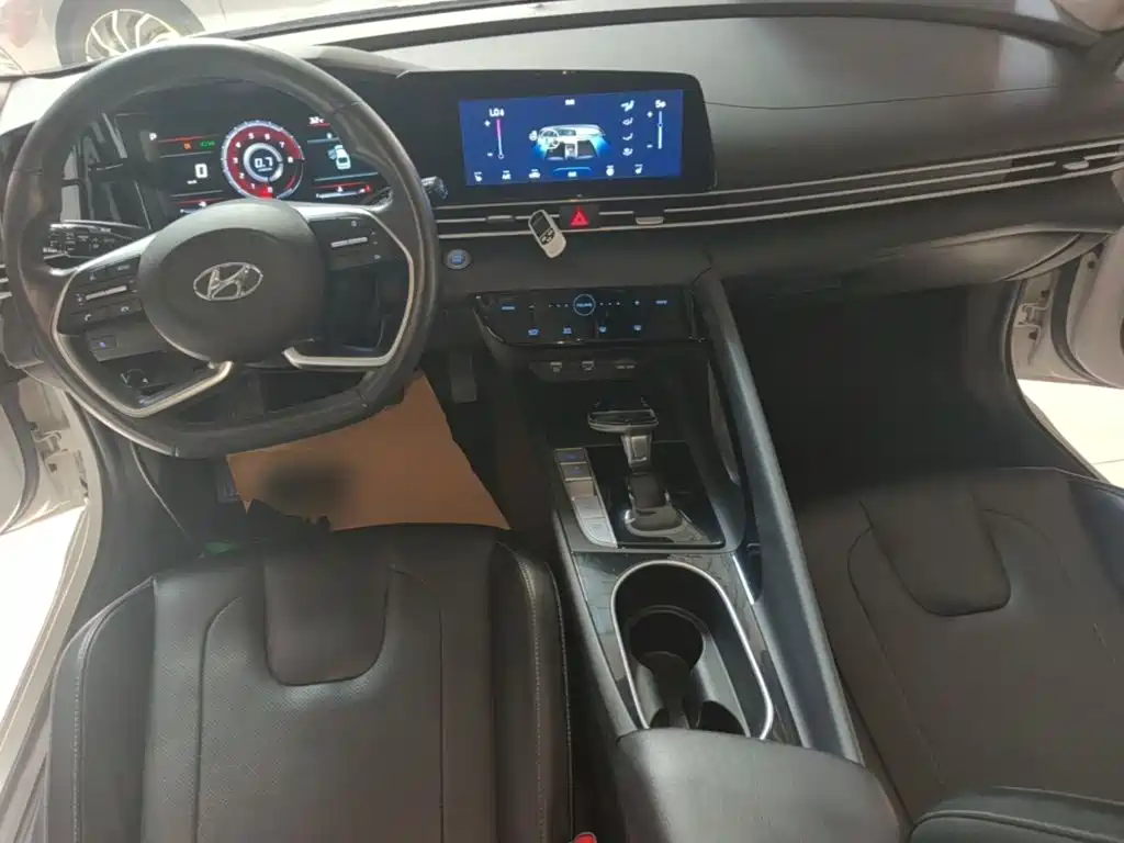 Hyundai Elantra — миниатюра 10