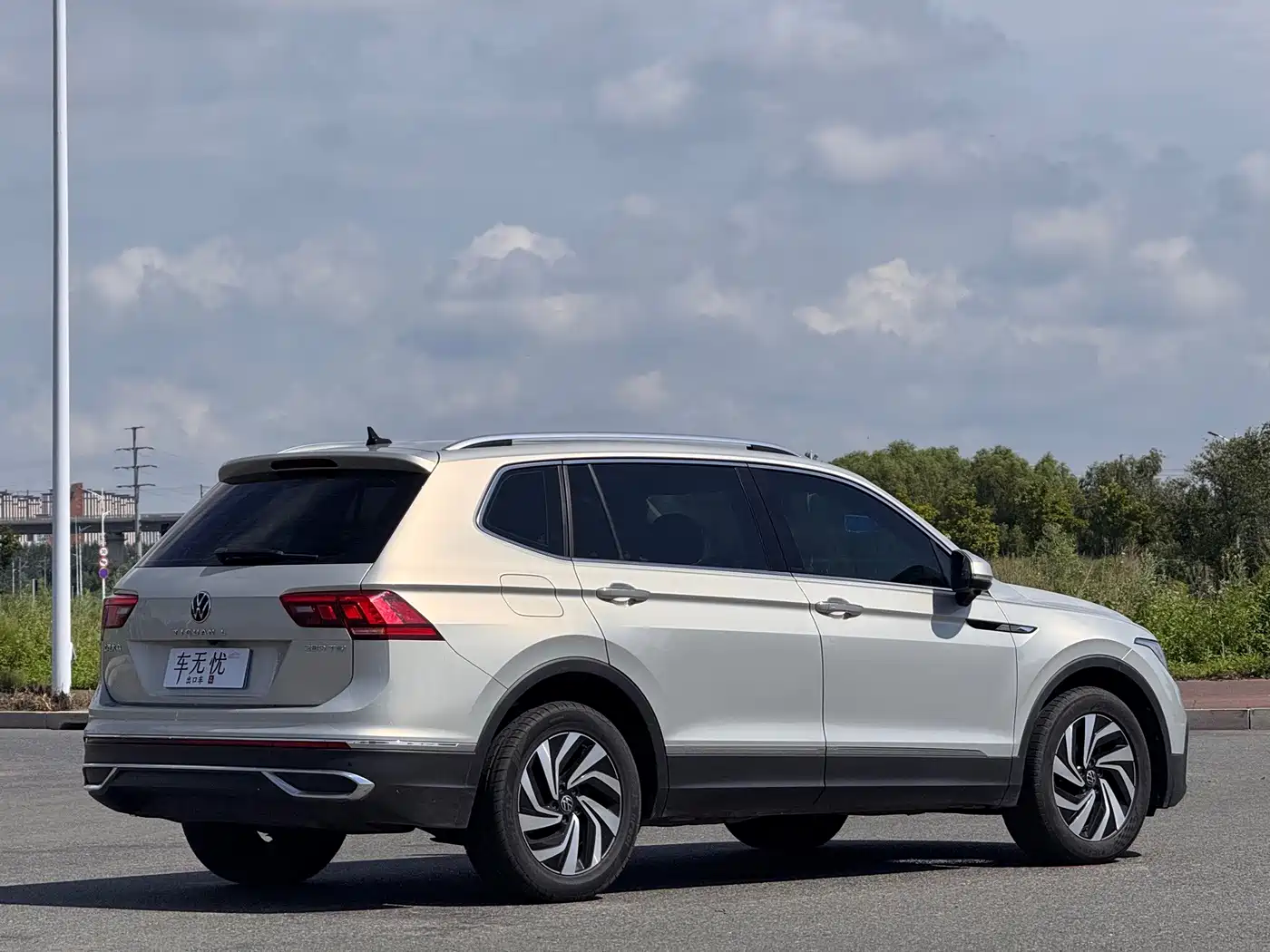Volkswagen Tiguan L 2023 Champagne/brown из Китая, фото 5