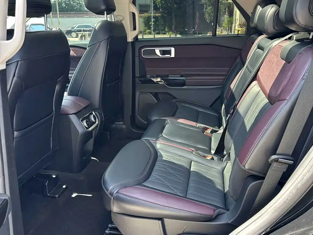 Ford Explorer — миниатюра 6