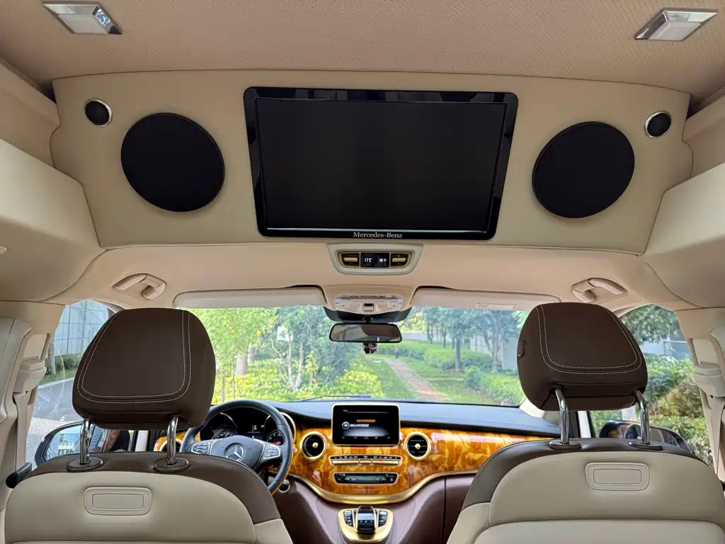 Mercedes-Benz V-Class — миниатюра 15