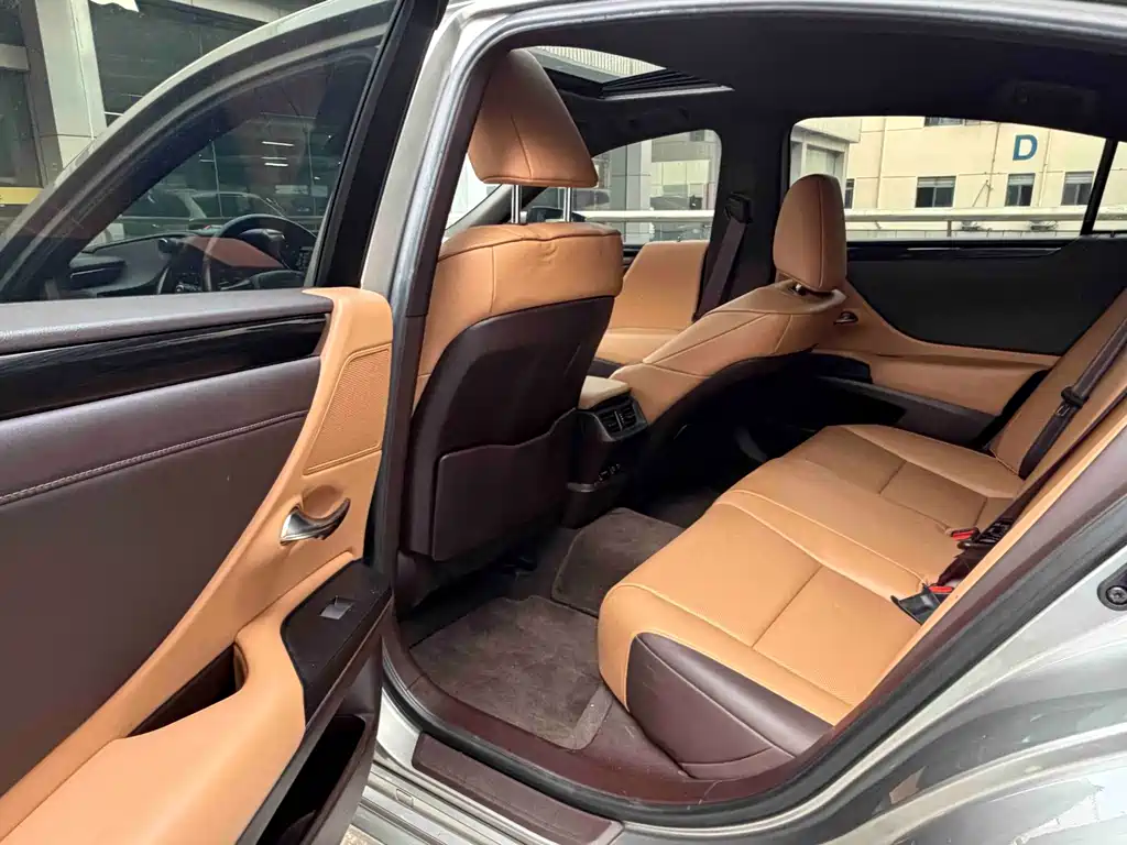 Lexus ES — миниатюра 4