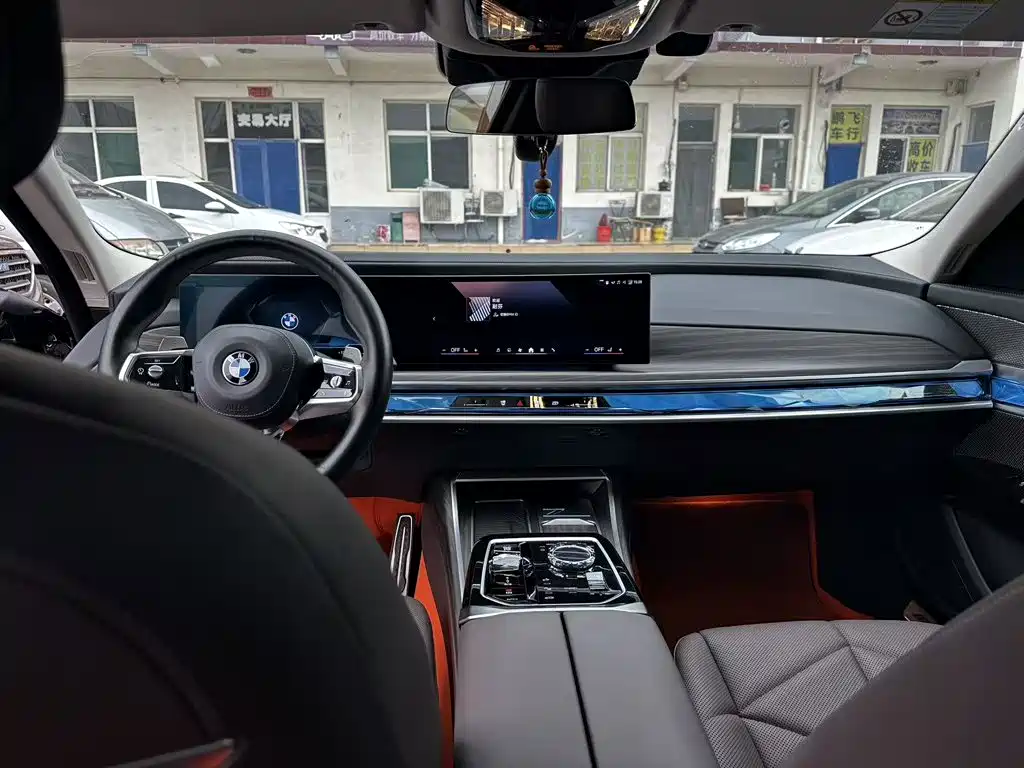 BMW 7 Series — миниатюра 4