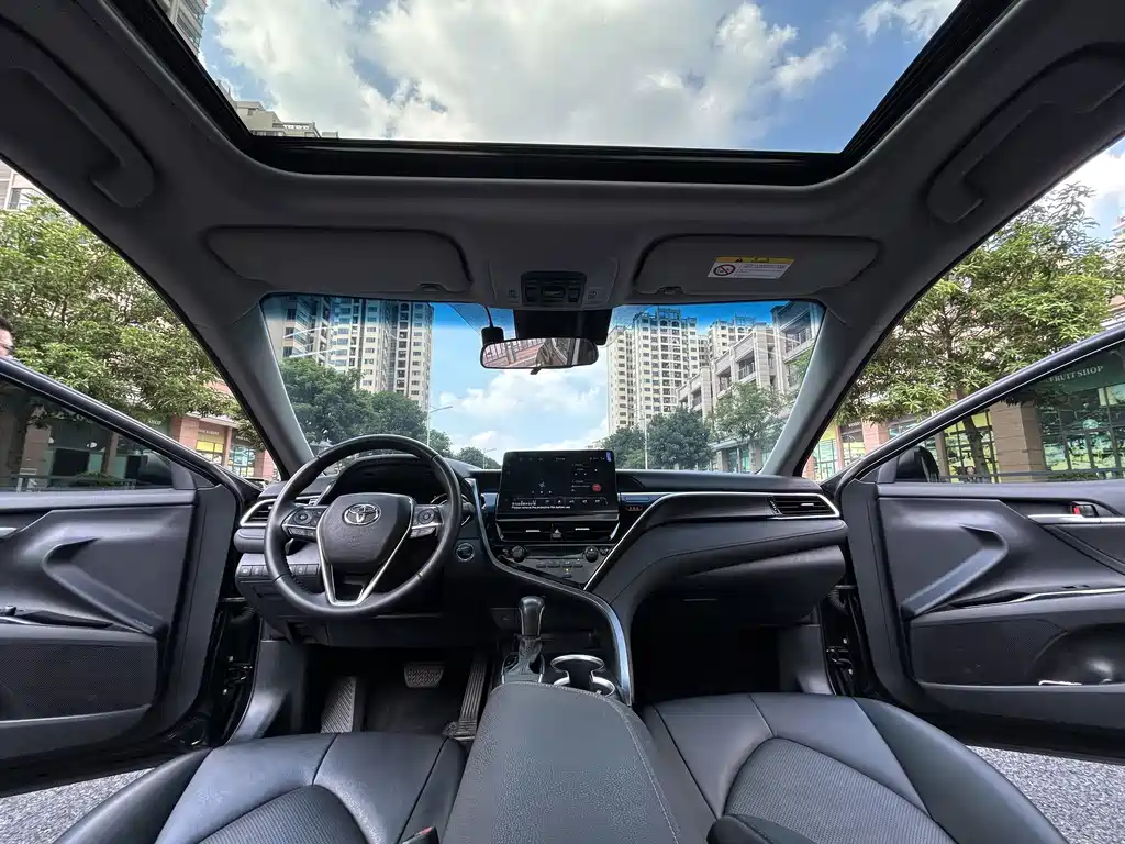 Toyota Camry — миниатюра 17