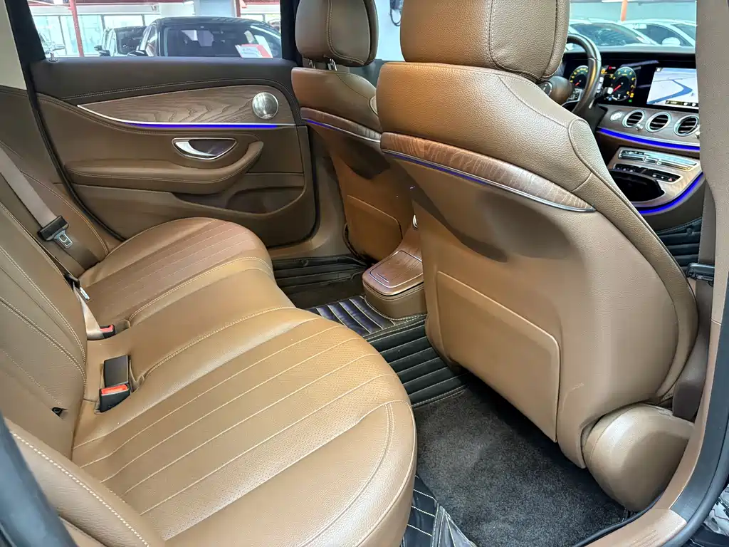 Mercedes-Benz E-Class — миниатюра 12