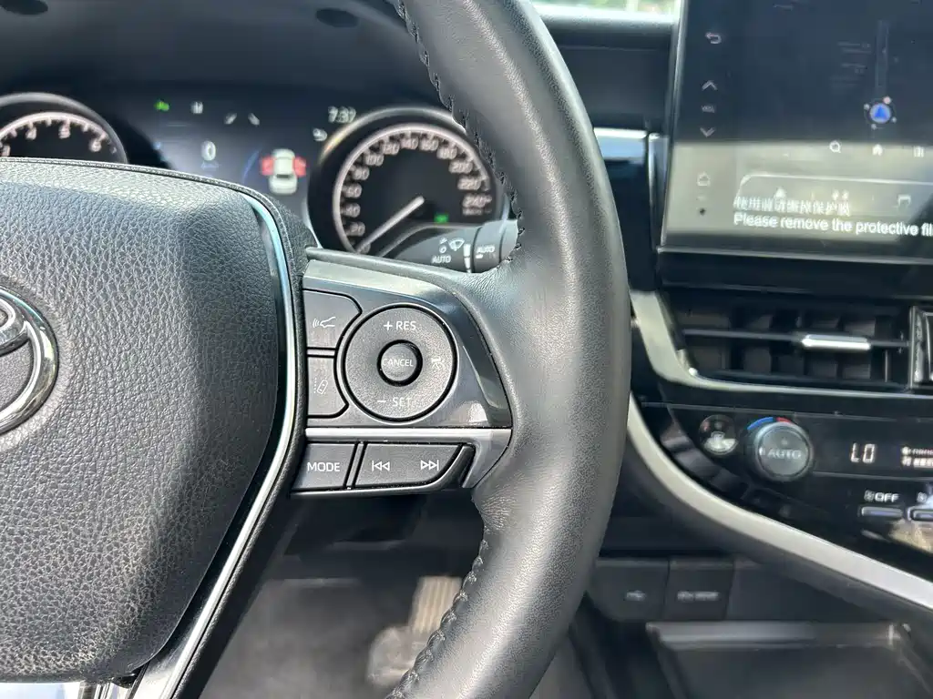 Toyota Camry — миниатюра 14
