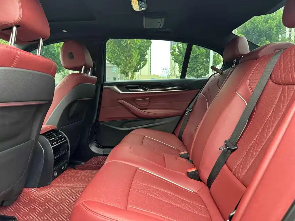 BMW 5 Series — миниатюра 6