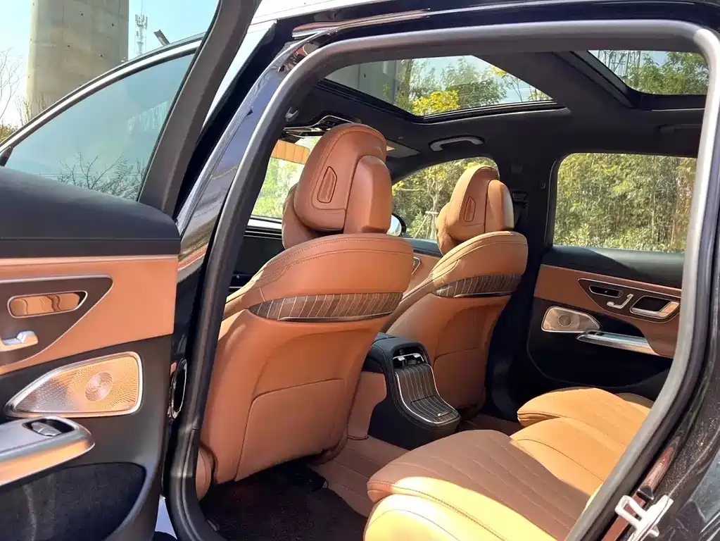 Mercedes-Benz E-Class — миниатюра 4