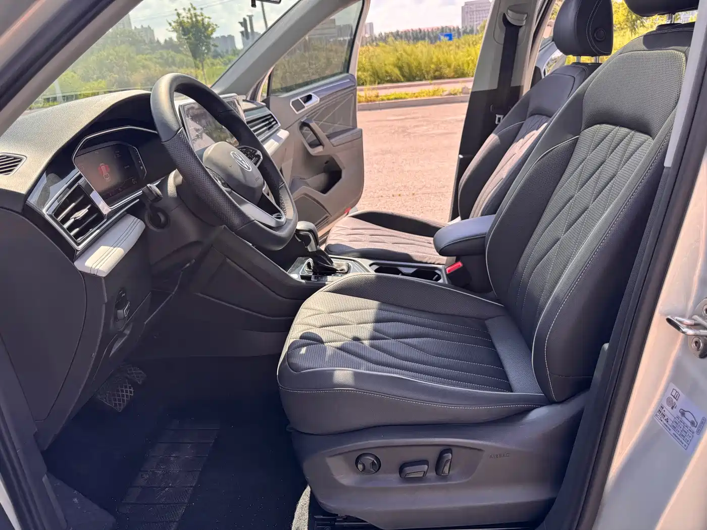 Volkswagen Tiguan L id 4669294 из Китая 8