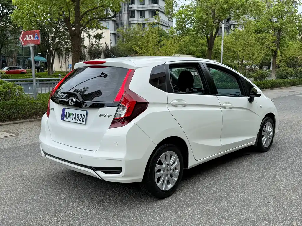 Honda Fit — миниатюра 6