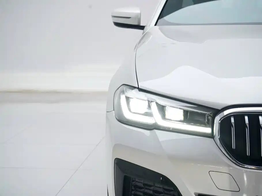 BMW 5 Series — миниатюра 12