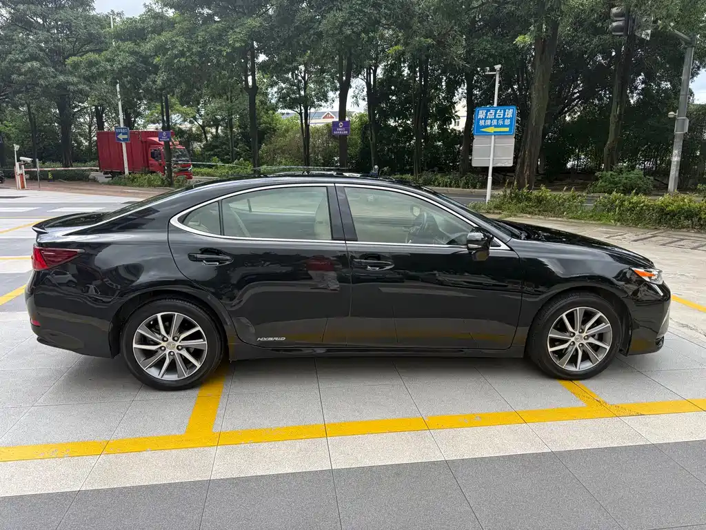 Lexus ES — миниатюра 7