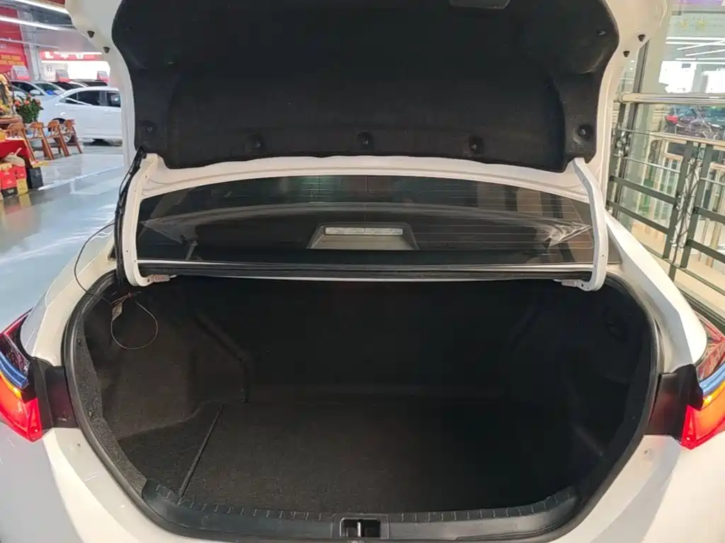 Toyota Corolla Hybrid — миниатюра 19