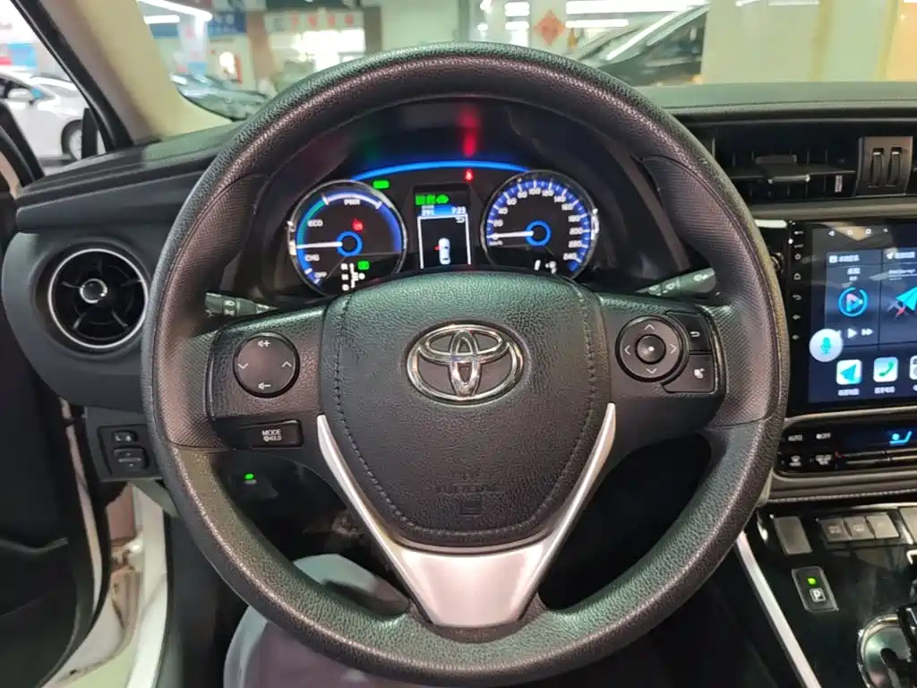 Toyota Corolla Hybrid — миниатюра 11