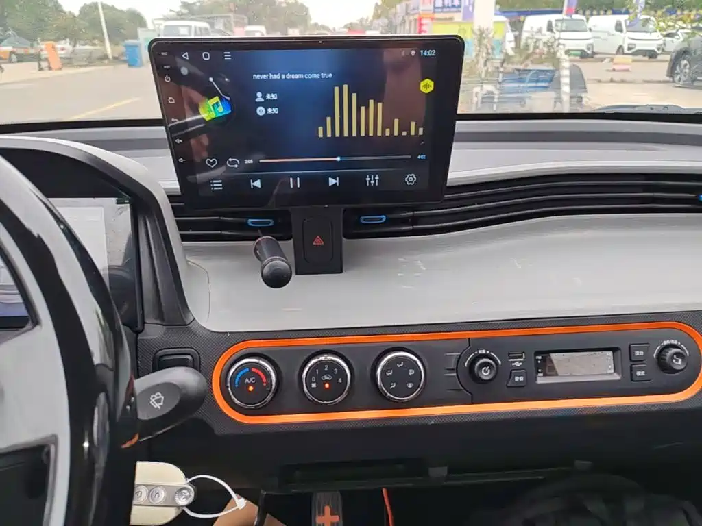 Wuling MINIEV — миниатюра 13